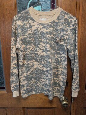 Boys Camouflage Long Sleeve Shirt, size 16/18